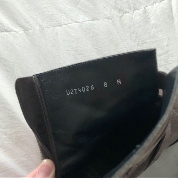 STUART WEITZMAN Jitterbug Suede Boot Seal 8 - Picture 15 of 16